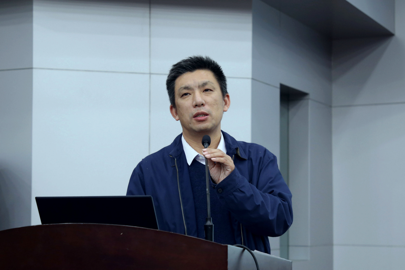 山东大学齐鲁交通学院李利平教授应邀来我院作学术报告